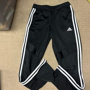 Adidas sweatpant with zippered bottom